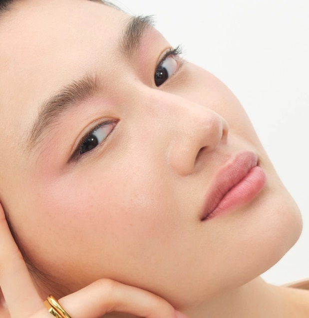 Step 4: Dùng giấy ăn + bông mút để loại bỏ dầu thừa