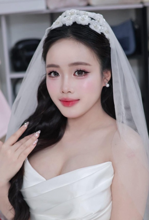 Bí quyết giữ lớp makeup mắt và môi không bị lem