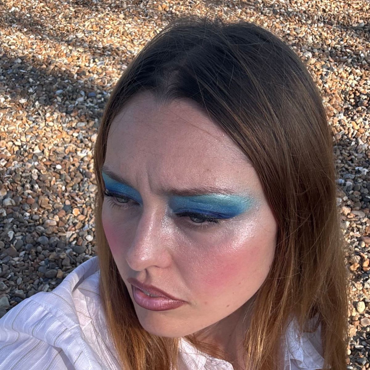 Phấn mắt xanh – sắc màu cổ điển quay trở lại