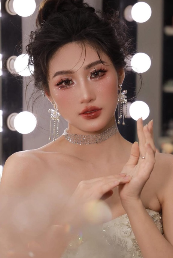 Trang điểm tông cam đào – vẻ đẹp ngọt ngào chuẩn mùa hè