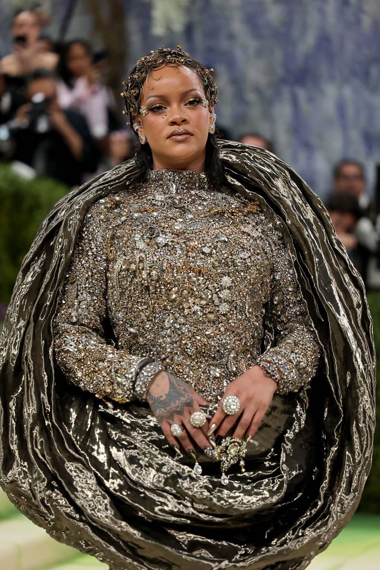 Rihanna và ý tưởng “Living Sculpture” tại Met Gala 2026