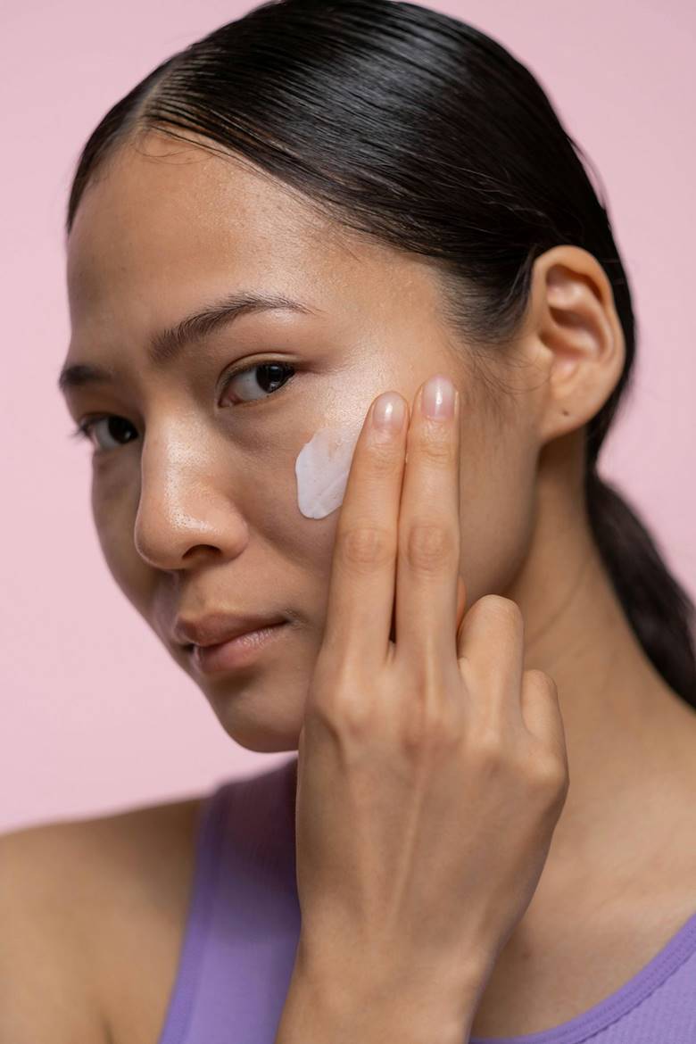 Quy tắc “2 ngón tay” – Bôi đủ lượng là yếu tố tiên quyết