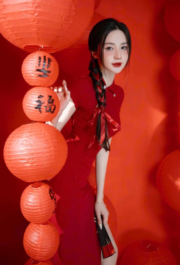A Scarlet Dream – Vẻ đẹp trong trẻo pha chút mộng mị