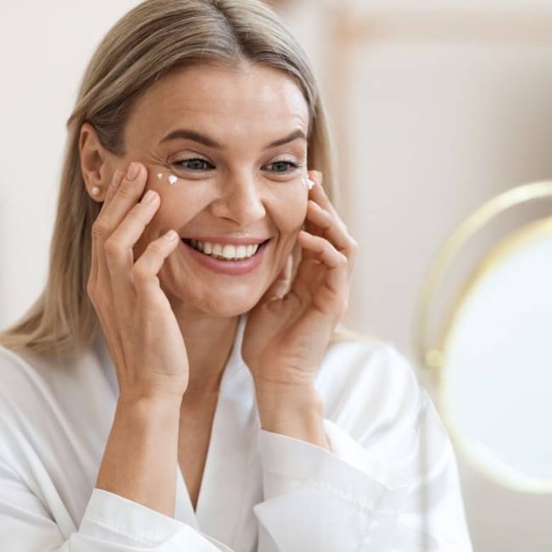 Hyaluronic Acid – Bí quyết giúp vùng mắt căng mọng hơn
