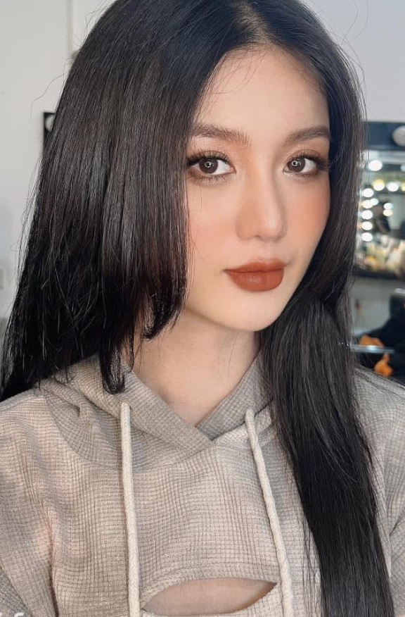 Gen Z Pout – Đôi môi căng mọng đầy sức sống