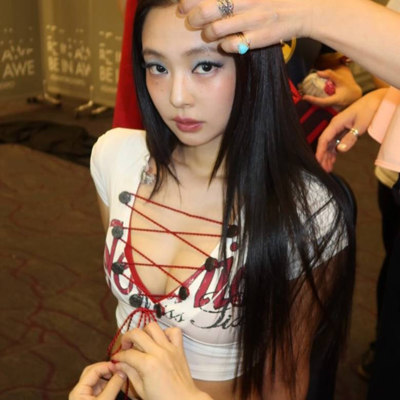 Jennie Và Cú Hích Đưa Phấn Mắt Xanh Trở Thành Xu Hướng