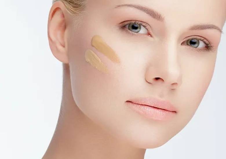 1. Kem Nền Quá Dày – Kẻ Thù Của Làn Da Trưởng Thành