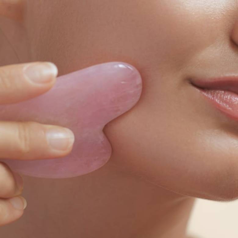 Gua Sha không thể thay đổi cấu trúc khuôn mặt lâu dài