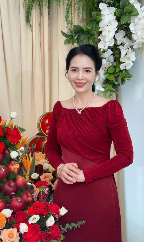 3. Dùng kem che khuyết điểm có chọn lọc để giữ lớp nền mỏng nhẹ