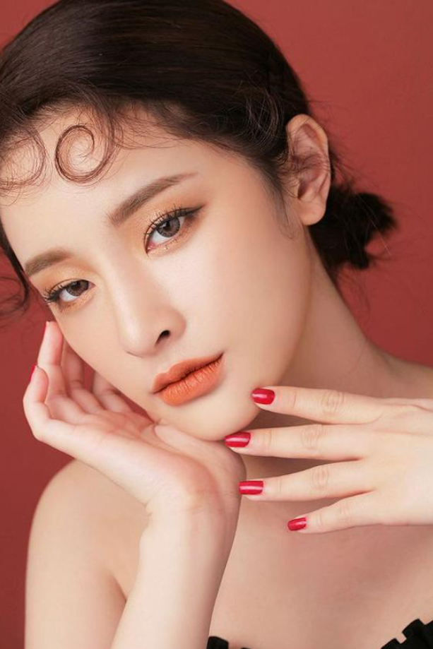 Makeup mắt khói đi tiệc cuối năm