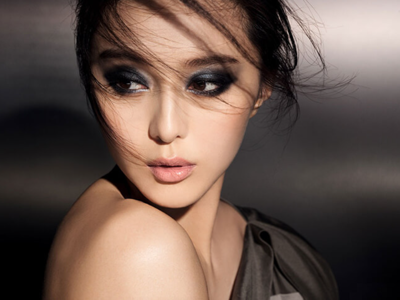 Makeup mắt khói đi tiệc cuối năm