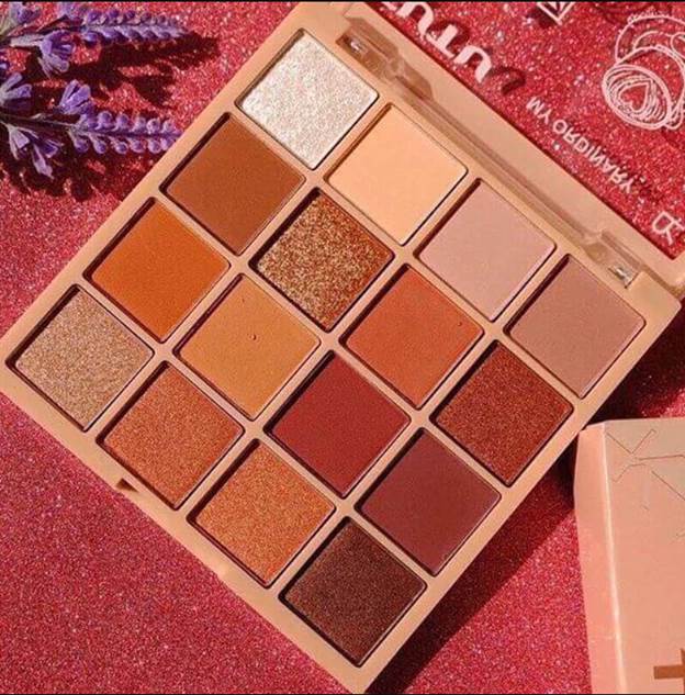 dụng cụ trang điểm cơ bản 