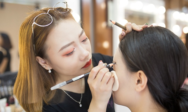 Giá học makeup chuyên nghiệp tại Hà Nội 