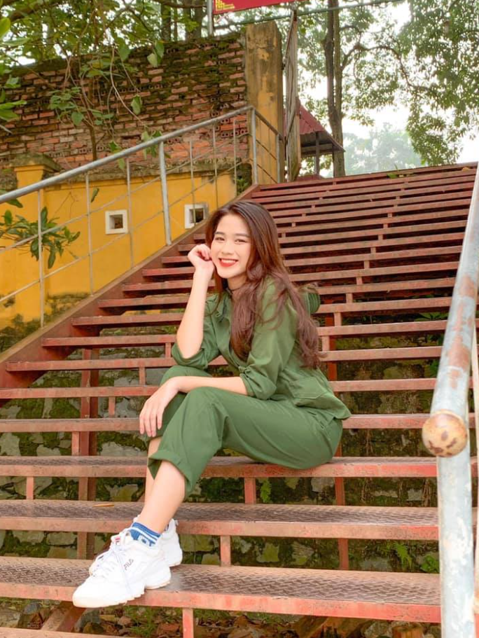 giá trang điểm làm tóc chụp ảnh kỷ yếu