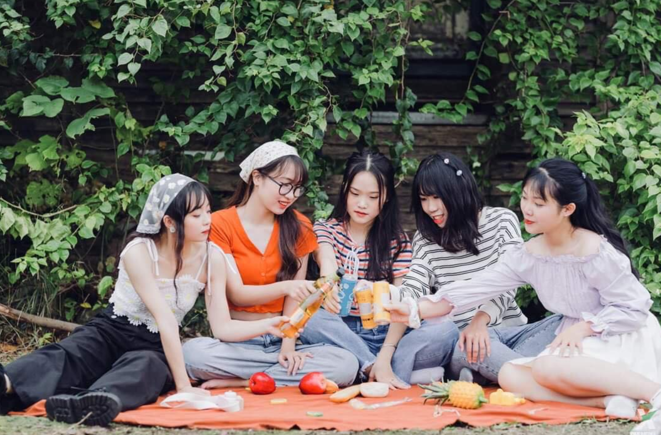 giá trang điểm làm tóc chụp ảnh kỷ yếu
