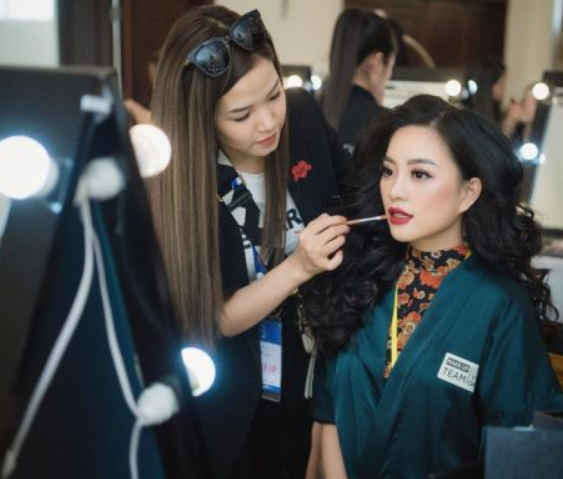 học nghề trang điểm có thất nghiệp không