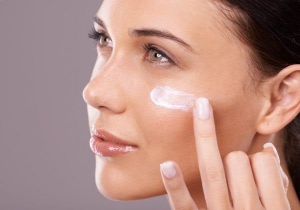 Kem lót giúp làn da có thể tránh được những ảnh hưởng xấu từ bên ngoài môi trường