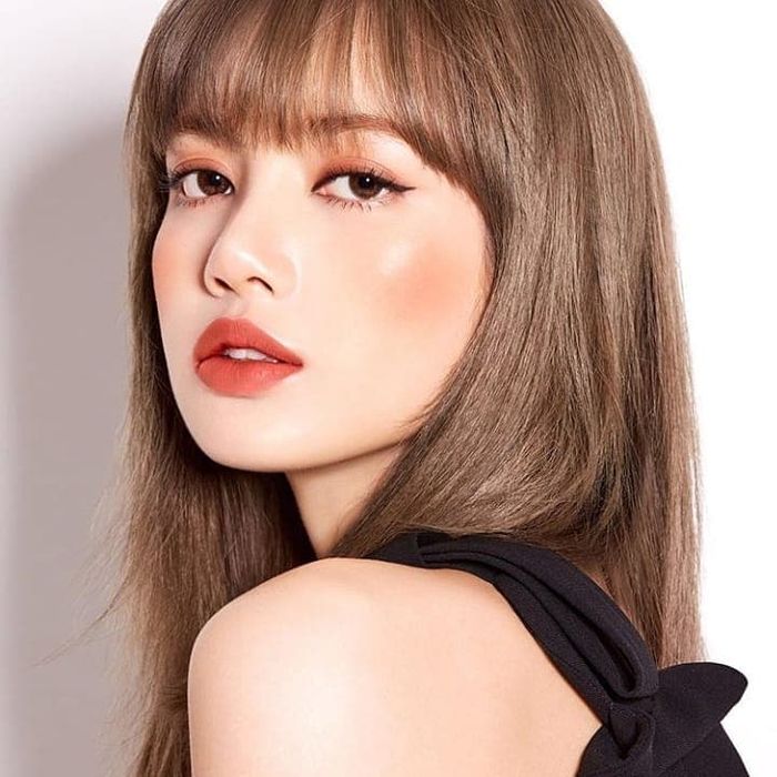 Makeup giống Lisa