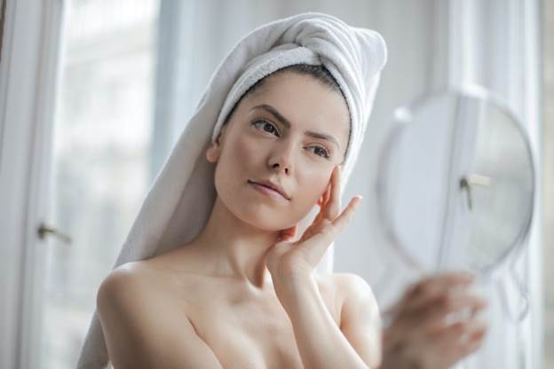 Bỏ ngay thói quen lau mặt bằng khăn tắm 