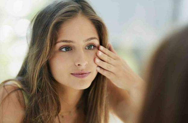 Bỏ ngay thói quen lau mặt bằng khăn tắm 