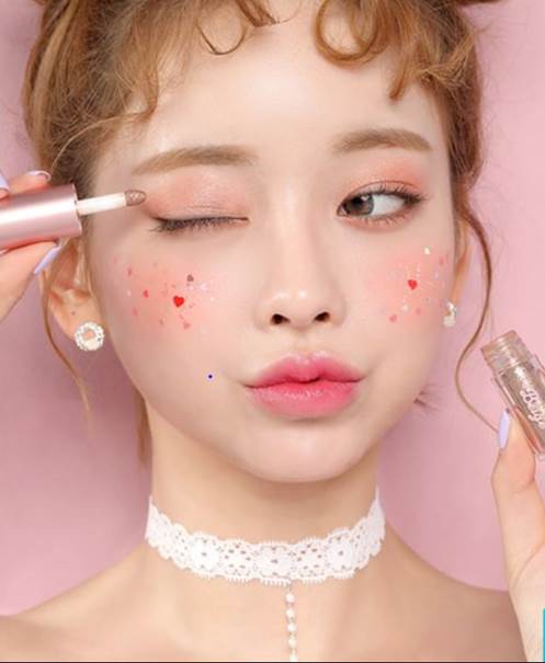 Cập nhật xu hướng make up tone hồng đào giúp mắt thêm phần cuốn hút