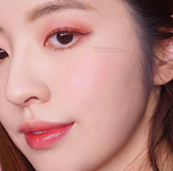 Cập nhật xu hướng make up tone hồng đào giúp mắt thêm phần cuốn hút