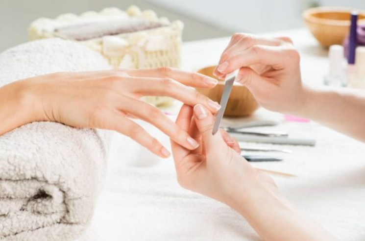 Nên học làm nail hay học makeup chuyên nghiệp