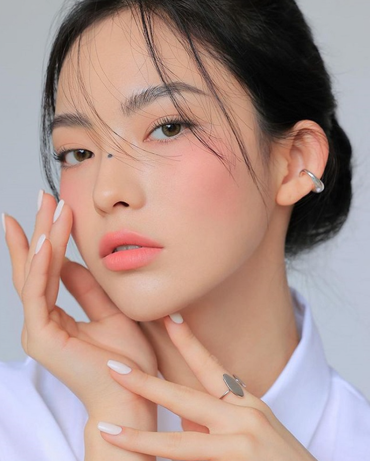 Nên học làm nail hay học makeup chuyên nghiệp