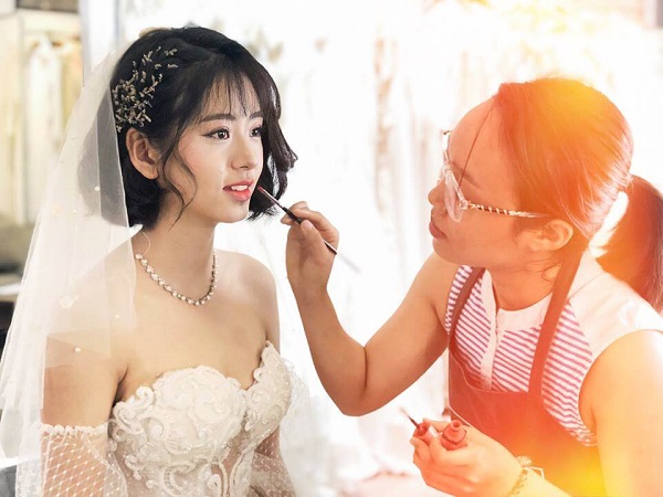 trang điểm cho cô dâu ngày cưới đẹp nhất tại Hà Nội 4