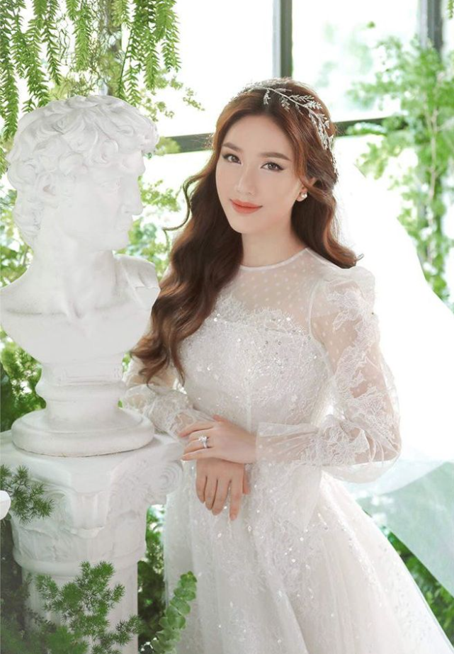 trang điểm cô dâu trọn gói tại Hà Nội 