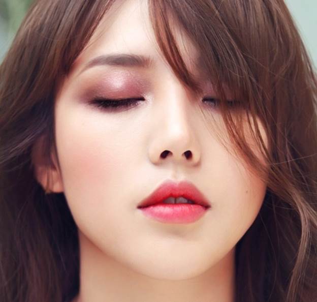 Trang điểm mắt màu tím xu hướng make up mới 