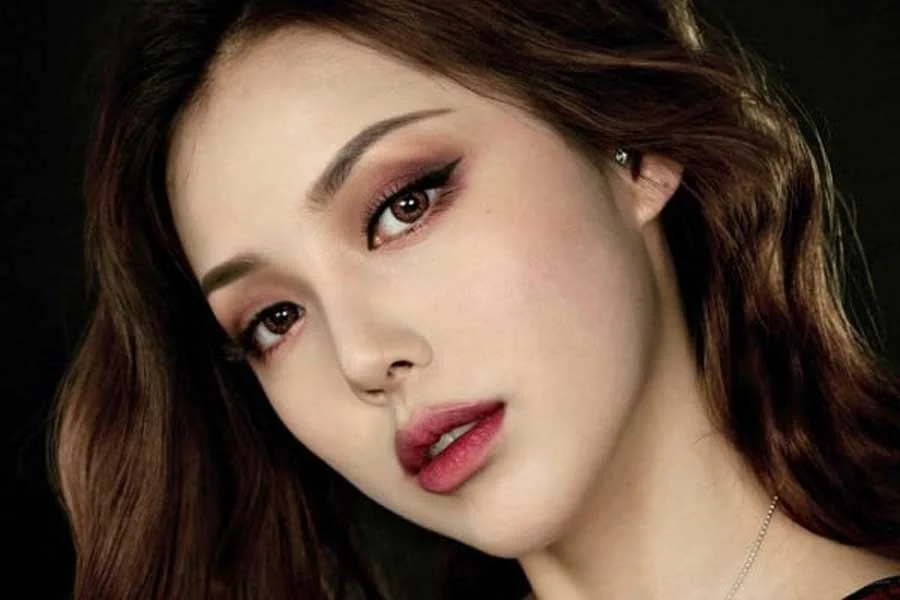 xu hướng makeup gây bão 2022